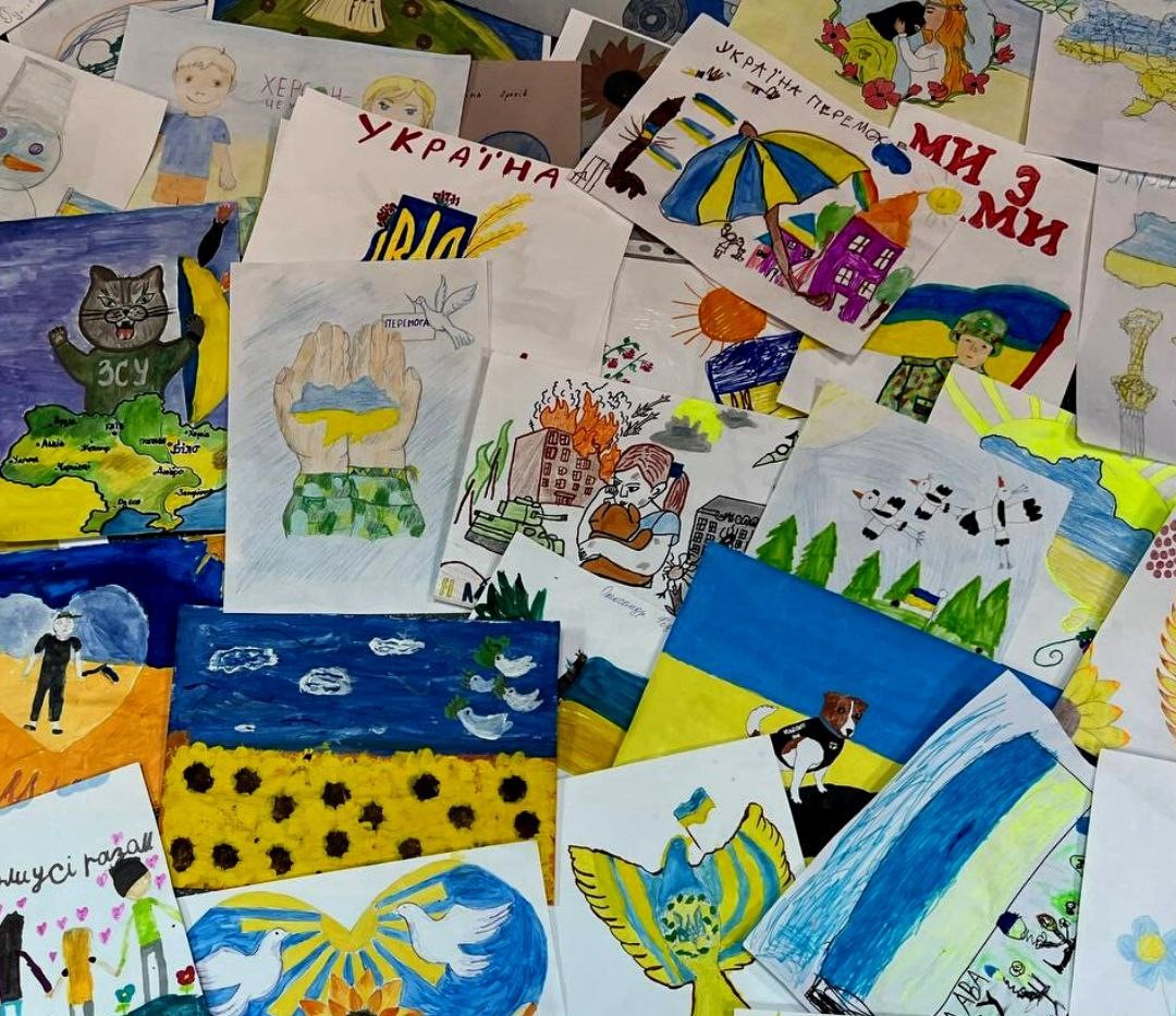 Малюємо ПЕРЕМОГУ: патріотичні малюнки  дітей працівників БІАГР передали військовим