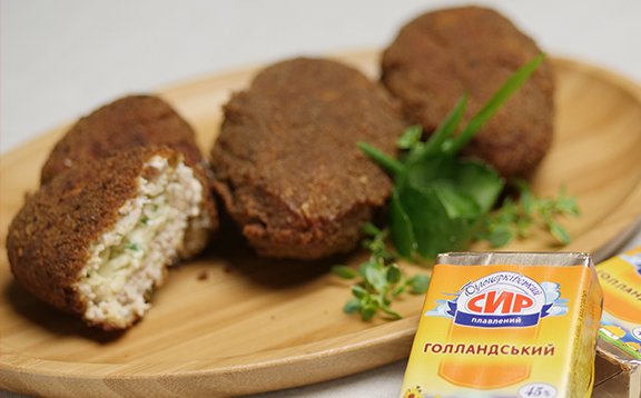 Курячі котлети з плавленим сиром та зеленню